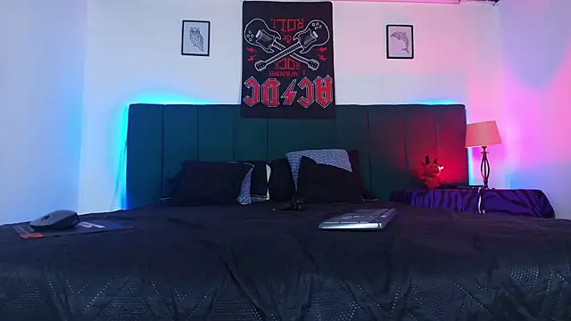 Alisse_Moore's cam snapshot