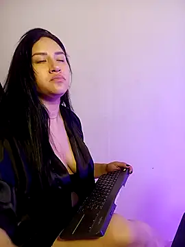 Veronica_Lewis_'s cam snapshot