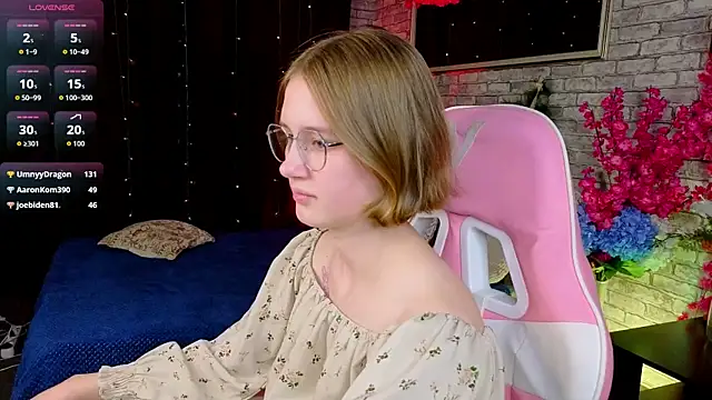 Mia_Mooore's cam snapshot