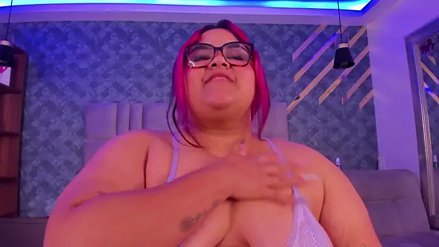 AlyzzandreRouge live sex cam