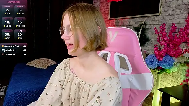 Mia_Mooore's cam snapshot