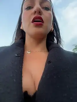 Ninabigtitied's cam snapshot