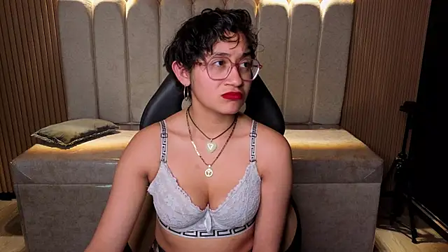 Lili_Gomez_'s cam snapshot