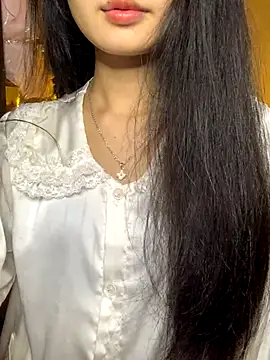 Nhinhi18 live sex cam