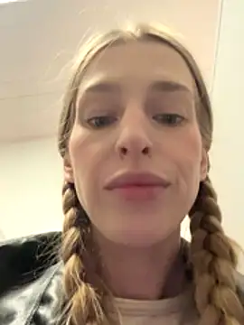 kira_mia live sex cam