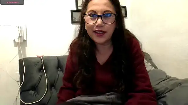 MirandaLatinaLovely's cam snapshot