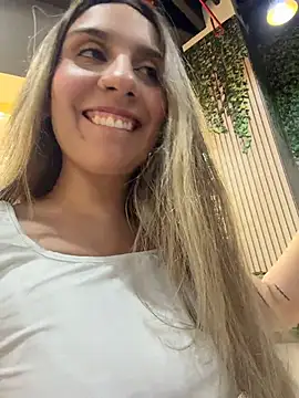 sarah_honey__'s cam snapshot