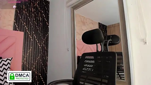 maia_bianchi's cam snapshot