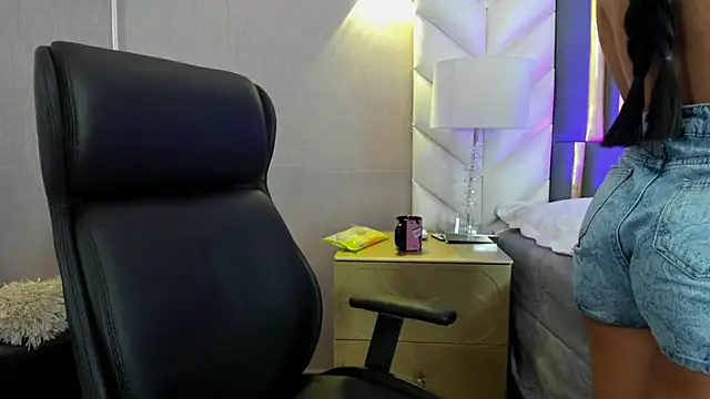 ChloeHarper_ live sex cam