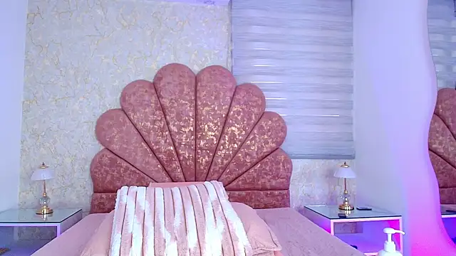 mia_fontana_'s cam snapshot