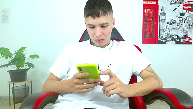 Cumandres18 live sex cam