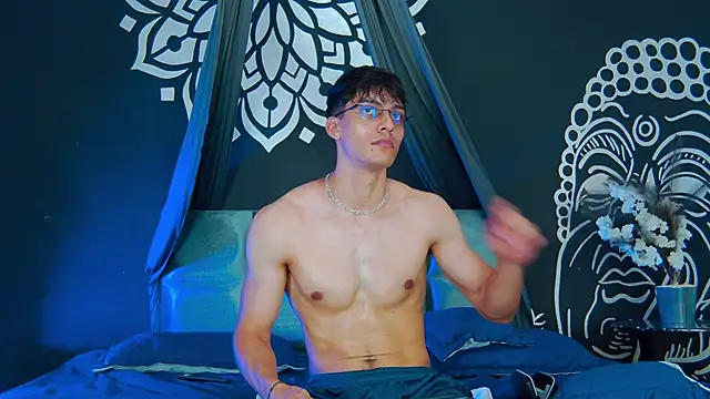 AlessioVitale live sex cam