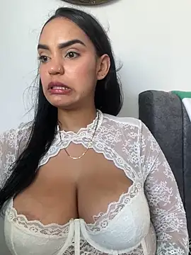 Sara-77 live sex cam