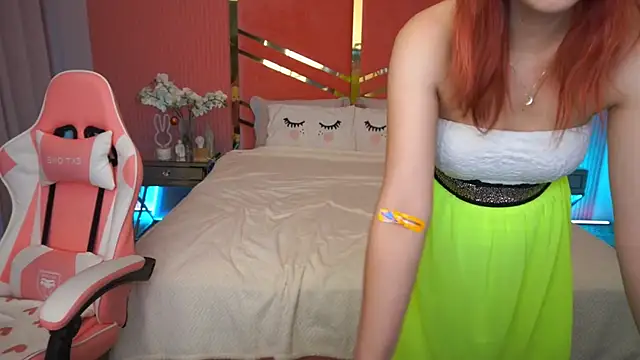 RoxieRay's cam snapshot