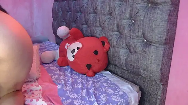 luna_summer's cam snapshot