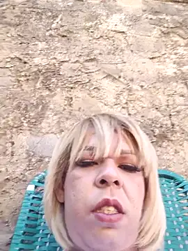 blondebitchlitle live sex cam