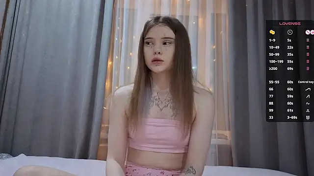 CarolinePepper live sex cam