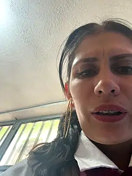 Alysson-- live sex cam