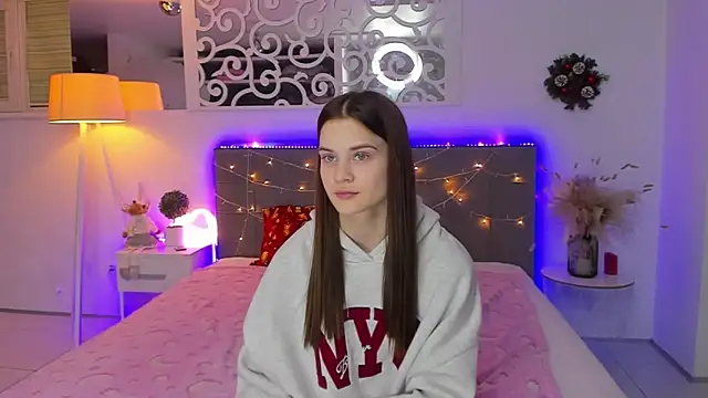 LuisaClover's cam snapshot