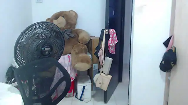 alanajonees22's cam snapshot