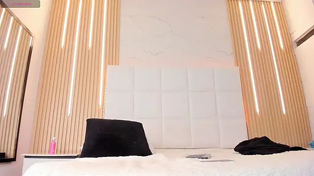 Elody_rousse's cam snapshot