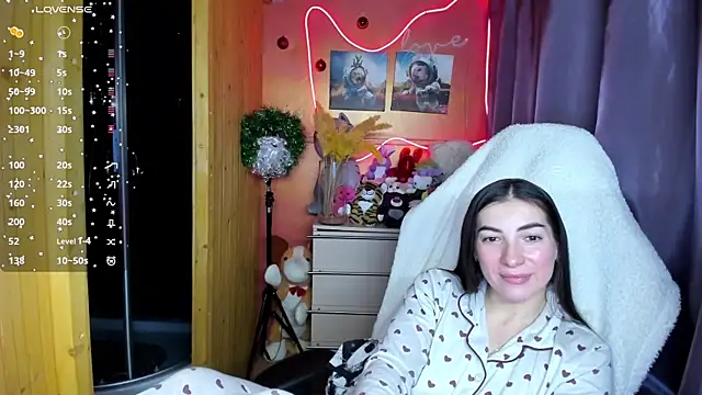 Fiery_Brunette_'s cam snapshot