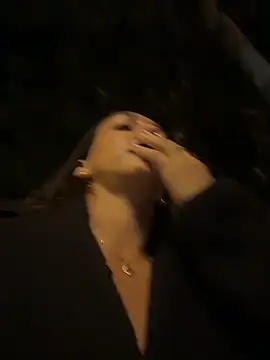 Ninabigtitied's cam snapshot