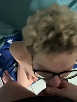 MrMrsRight's cam snapshot