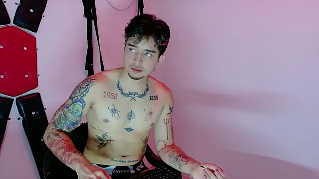 AliceandMax's cam snapshot