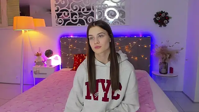 LuisaClover's cam snapshot