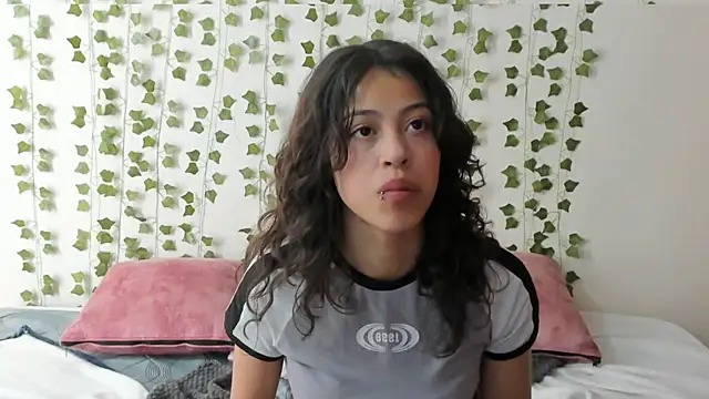 emily_jonessxx's cam snapshot