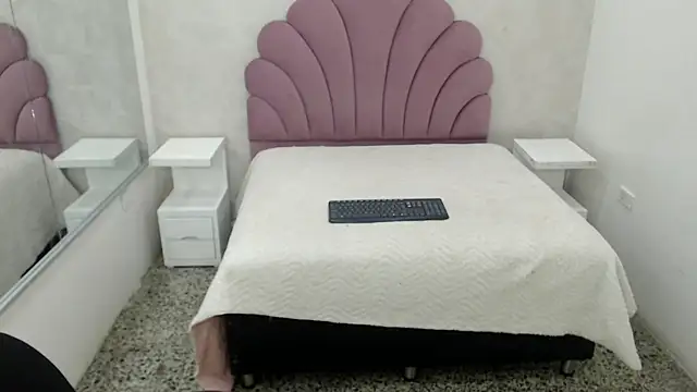 horny_bri_ live sex cam