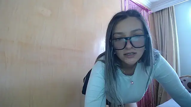 miss_lilieth's cam snapshot