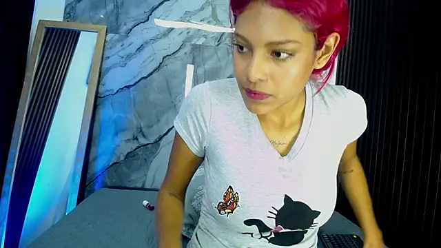 Luna_Ember's cam snapshot