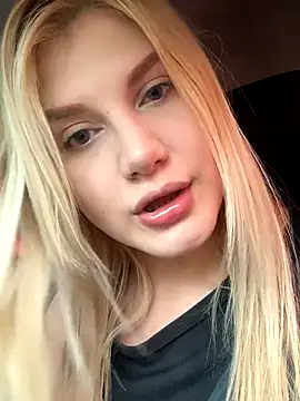 CrystalWoods94's cam snapshot