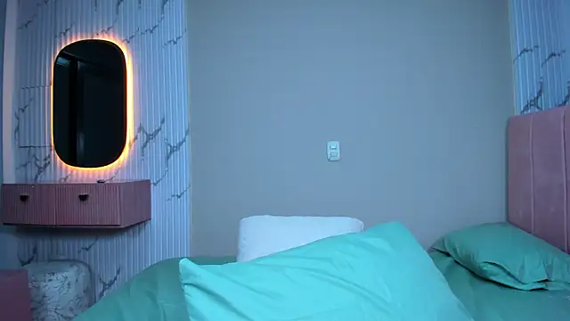 little-doll18's cam snapshot