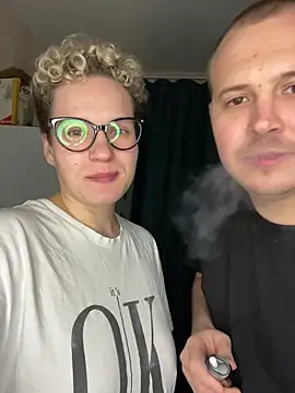 MrMrsRight's cam snapshot