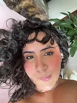 SugarTroubl33 live sex cam