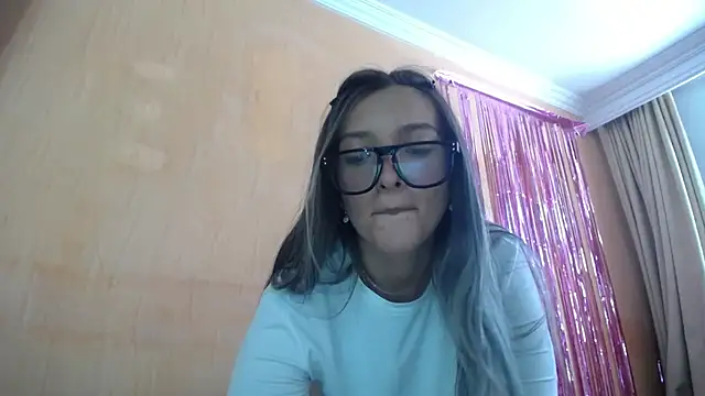 miss_lilieth's cam snapshot