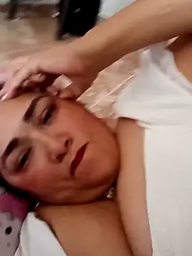 linda_luna29's cam snapshot