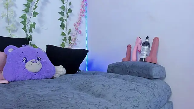 LucieAngels's cam snapshot