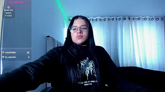 aliice_walker_'s cam snapshot