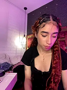 Emma_pinkk18's cam snapshot