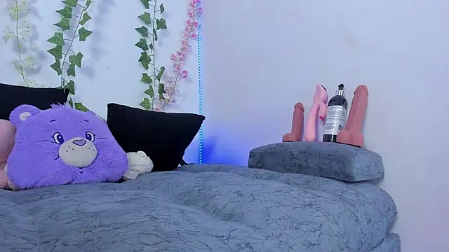 LucieAngels's cam snapshot