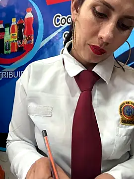 Alysson-- live sex cam