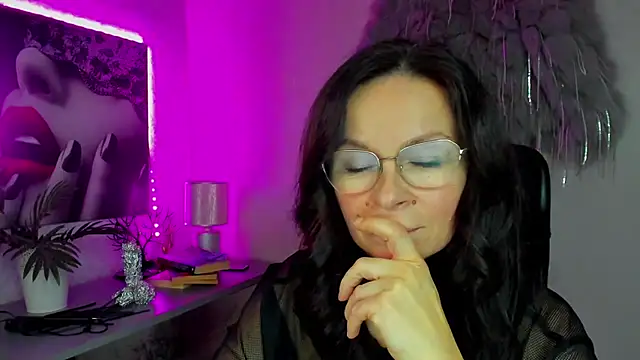 HelenLuxx live sex cam