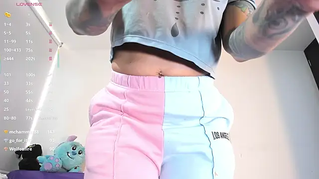 ValerieInk's cam snapshot