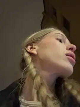 kira_mia live sex cam