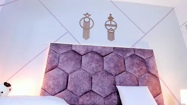 aurora_collinss_'s cam snapshot