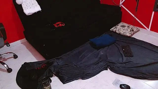 Emily_Slave28's cam snapshot